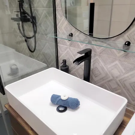 Apartment Moonshine *