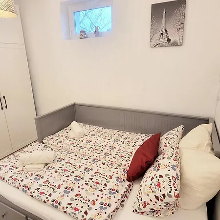 Moonshine Apartment Erd